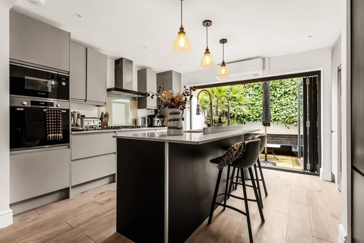 Elegant Townhouse Getaway *