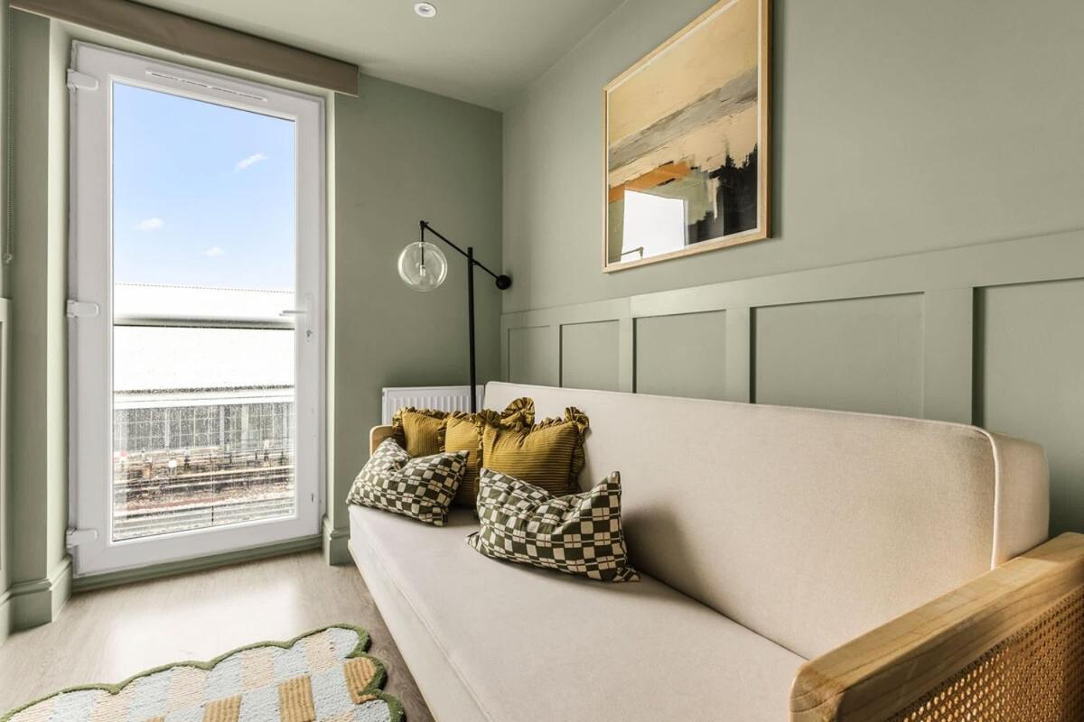 Elegant Townhouse Getaway Apartment *